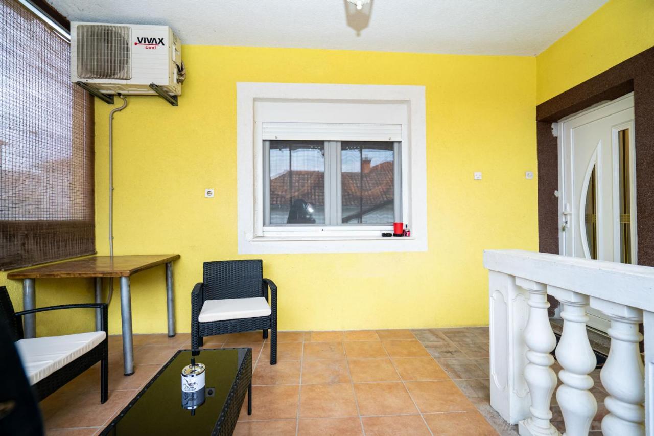 Apartman Jozic Книн Екстер'єр фото