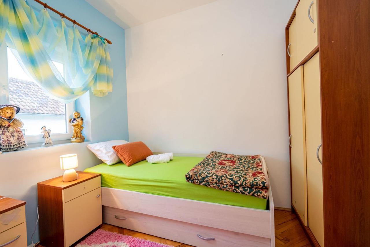 Apartman Jozic Книн Екстер'єр фото